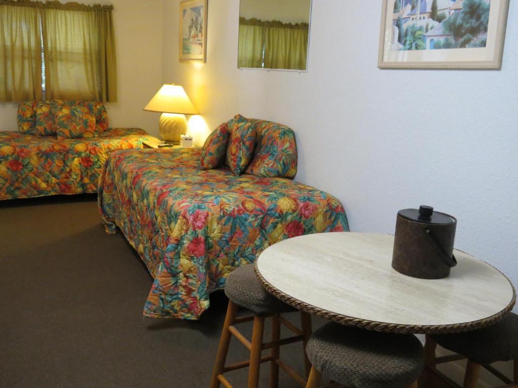 Ed & Ellen'S Lodgings Key Largo Motel Exterior photo